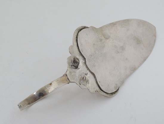 A Continental  white metal cake slice with loop handle marked .800. The whole 5 1/2" long - Image 4 of 4