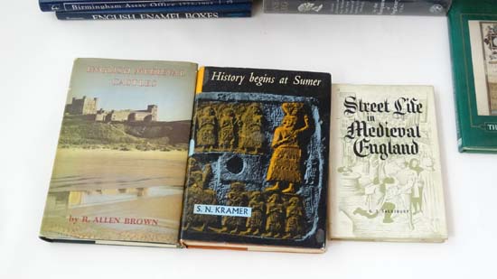 Books: A collection of 46 books on British history. To Include: '' Treasure of Britain '' , '' The - Image 8 of 9