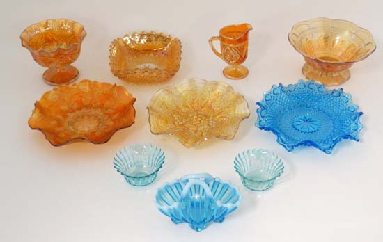 Carnival Glass : 9 assorted items of carnival glass to include bowl, jug, dishes etc. (9) CONDITION: - Image 6 of 8