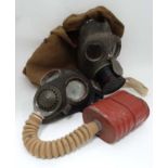 WWII : a 1941 1/42 MOD marked gas mask and RW&ML No.4 A filter together with a 1941 canvas bag