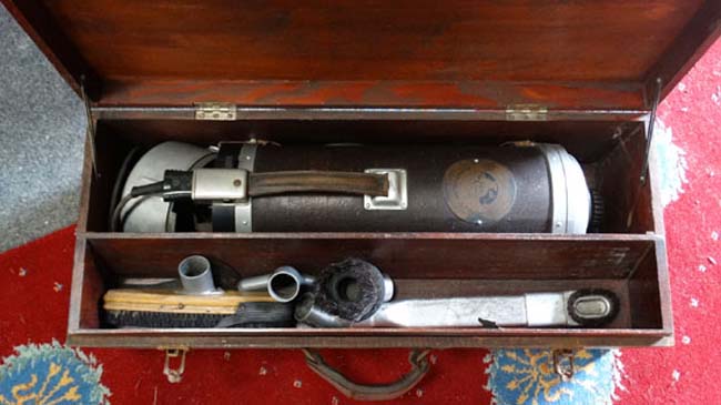 A 1930s Electrolux Ltd wooden boxed vacuum cleaner with accessories  CONDITION: Please Note -  we do - Image 3 of 3