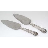 2 cake / pie servers with silver Kings pattern handles. Hallmarked Sheffield 1962 and 1964 maker