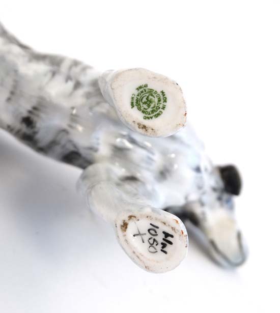 A Royal Doulton dog figurine formed as an English Setter HN1050, bears factory stamps under. 5 1/2'' - Image 2 of 6