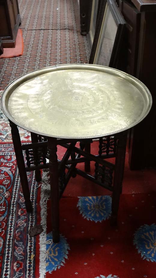 Tray top table CONDITION: Please Note -  we do not make reference to the condition of lots within