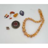 Quantity of assorted jewellery etc  CONDITION: Please Note -  we do not make reference to the