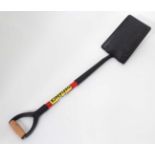 A heavy duty spade CONDITION: Please Note -  we do not make reference to the condition of lots