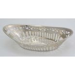 A silver bon bon dish with pierced decoration hallmarked Birmingham 1907 maker Deakin & Francis 4