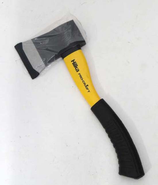 A 1 1/2 lb axe CONDITION: Please Note -  we do not make reference to the condition of lots within