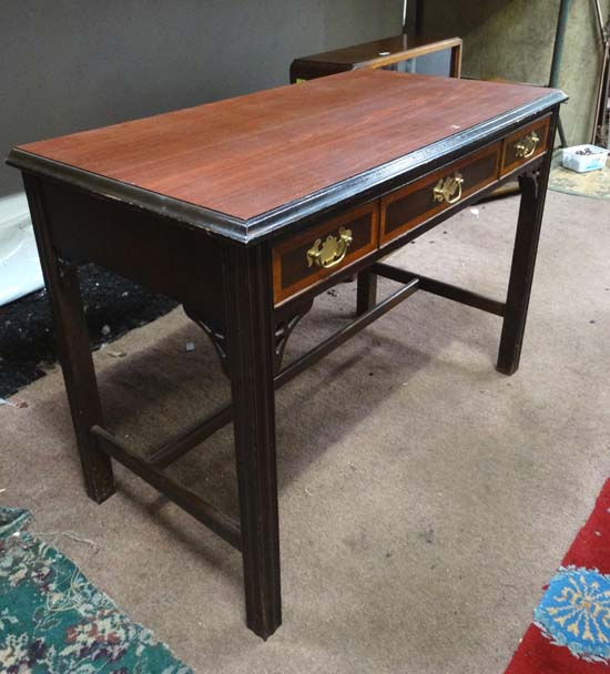 Port Egglington writing table  CONDITION: Please Note -  we do not make reference to the condition - Image 2 of 2