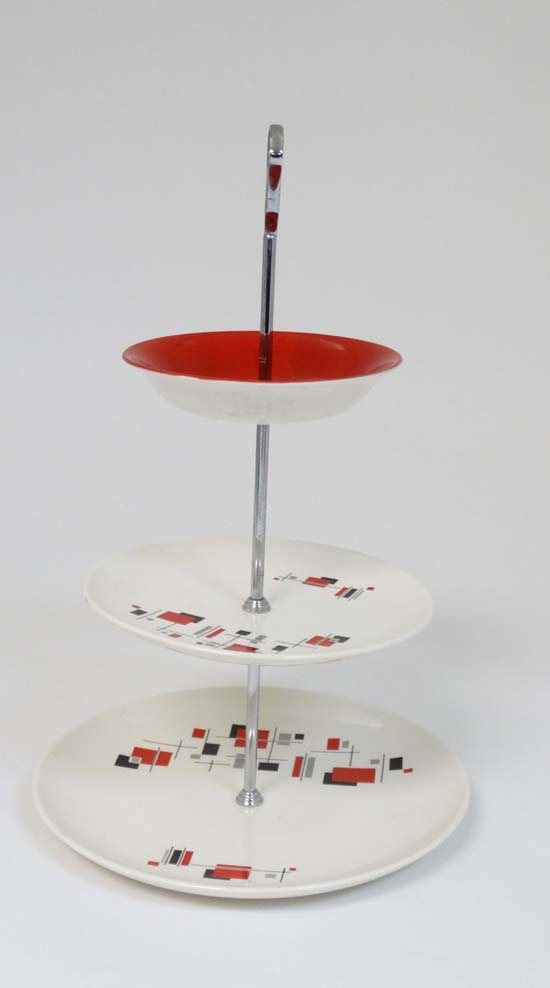 Retro Ceramics: A 1950s '' Gayday '' pattern , Palissy three-tiered cake stand, decorated in red , - Image 2 of 5