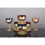 4 coupes et 2 verres sur pied en verre de Venise et surdécor à l'or
4 coupes et 2 verres sur pied en