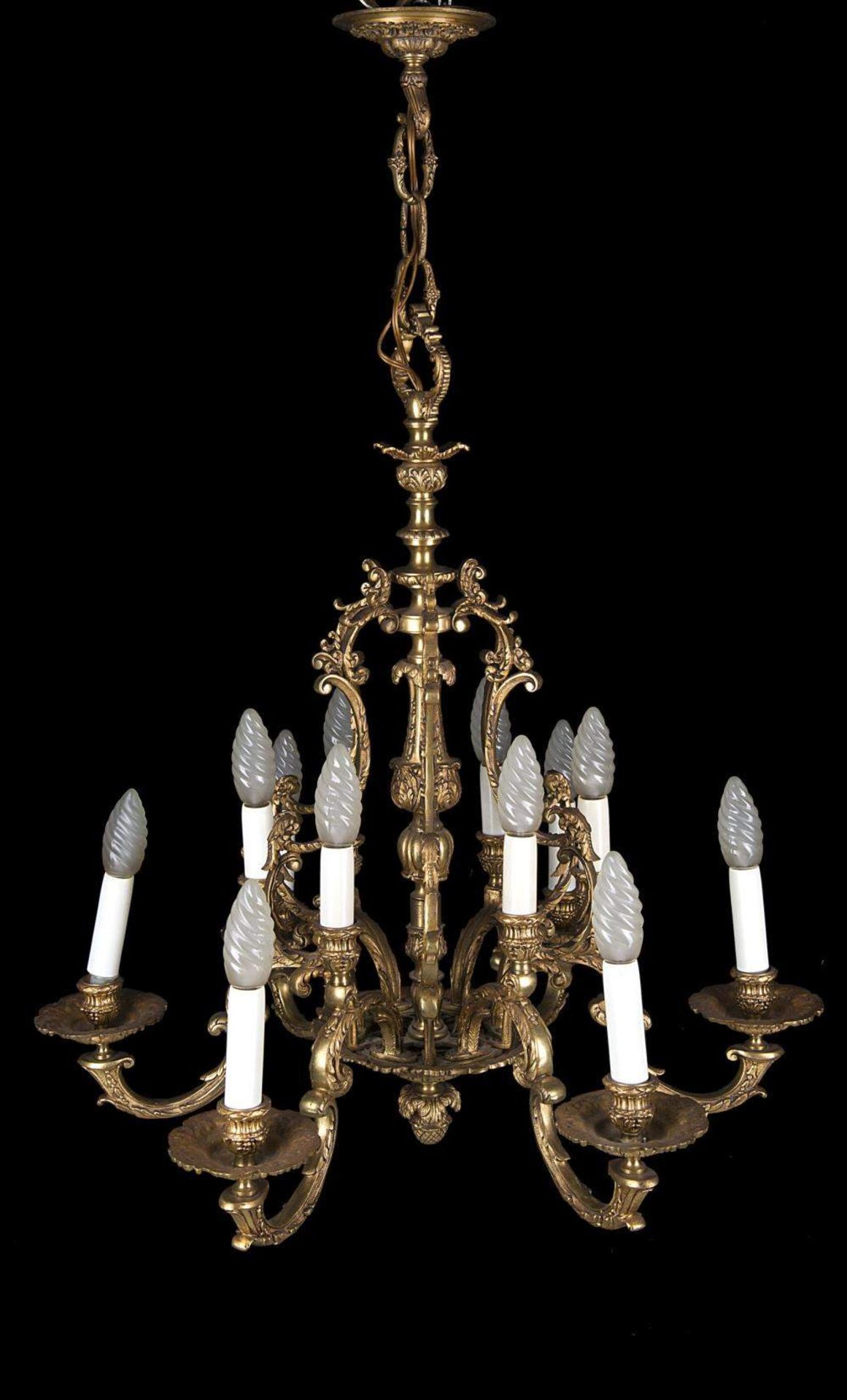 lustre en bronze de style Louis XIV - rocaille à six branches et douze feux
lustre en bronze doré de