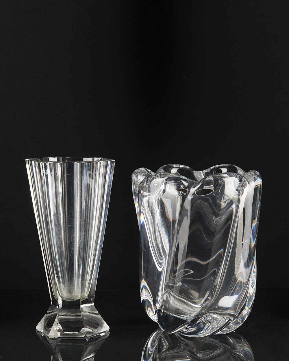 2 vases en cristal:
lot de 2 vases en cristal comprenant:
- 1 en cristal à marli moulé côtelé. H. 19