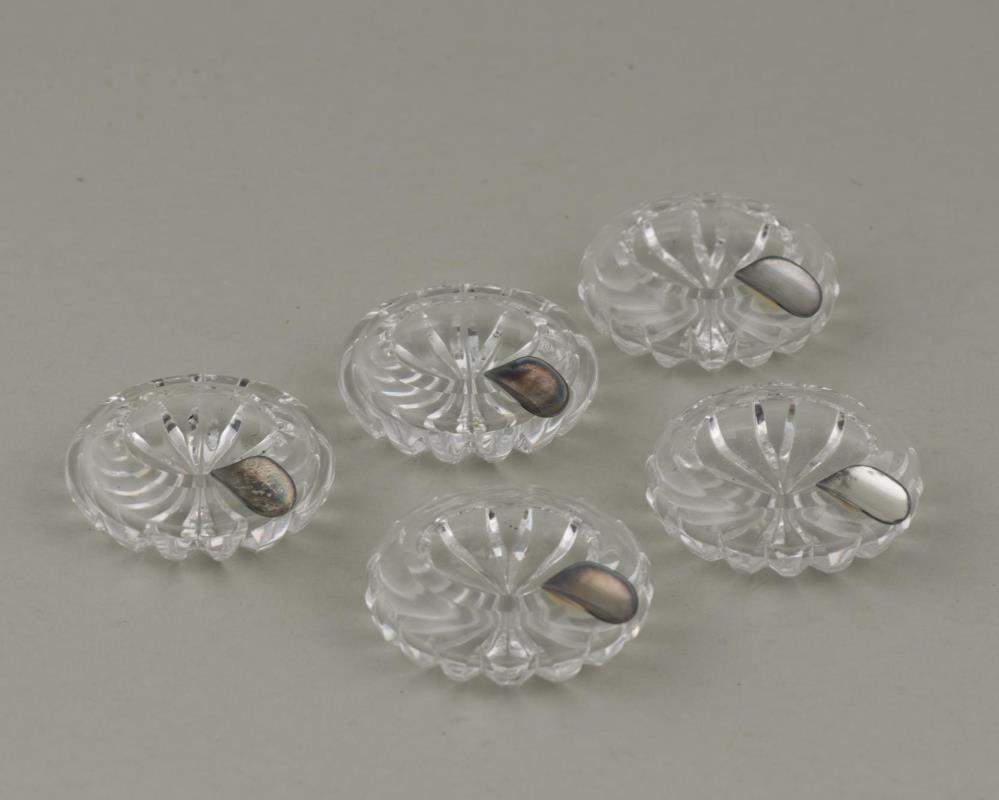 5 petits cendriers en cristal taillé et argent sterling .925
, prov. P. Junod SA à la Place St.-