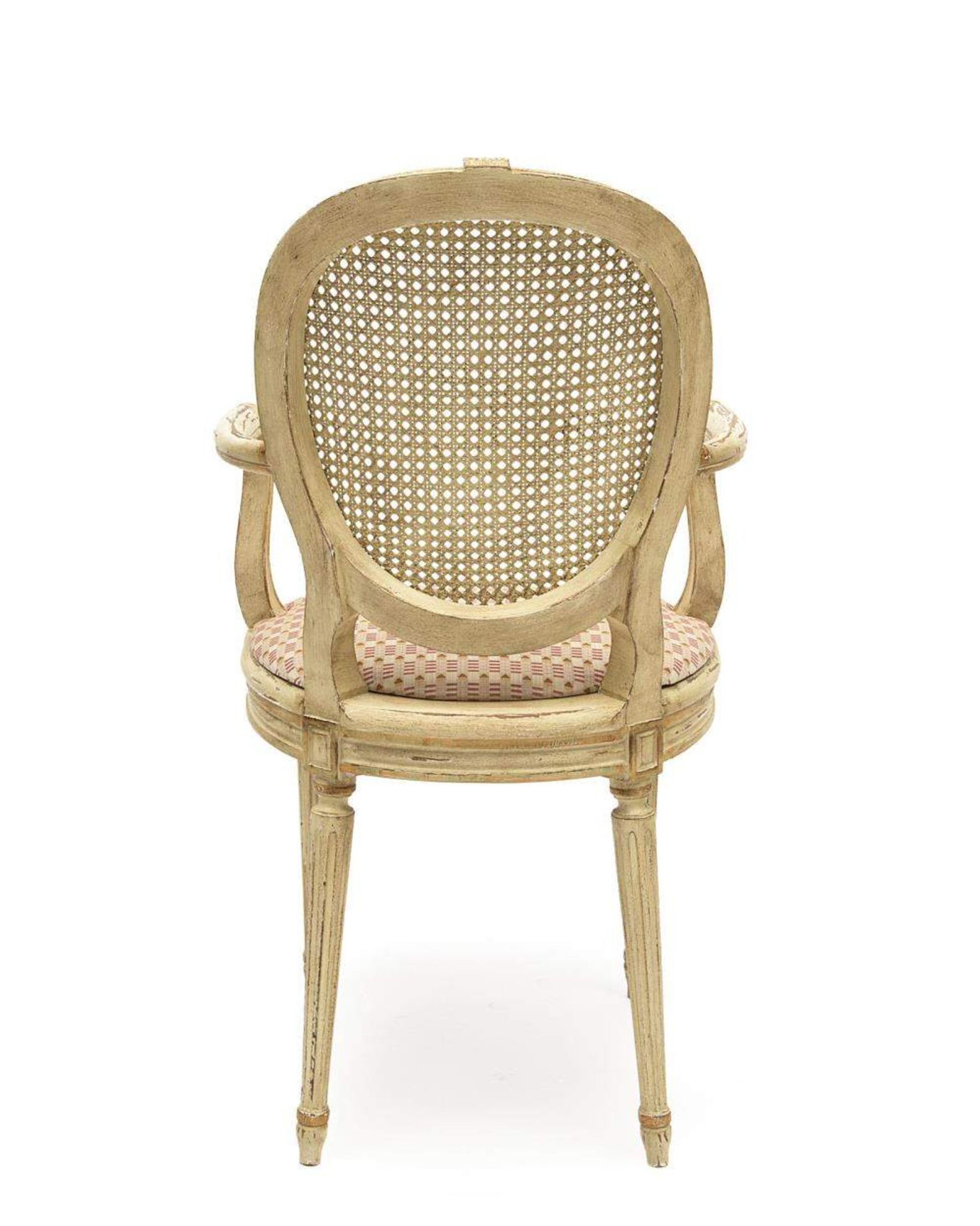 paire de fauteuils de style Louis XVI en bois peint blanc et assise et dossier canné

H. 94x57x53 - Image 3 of 3