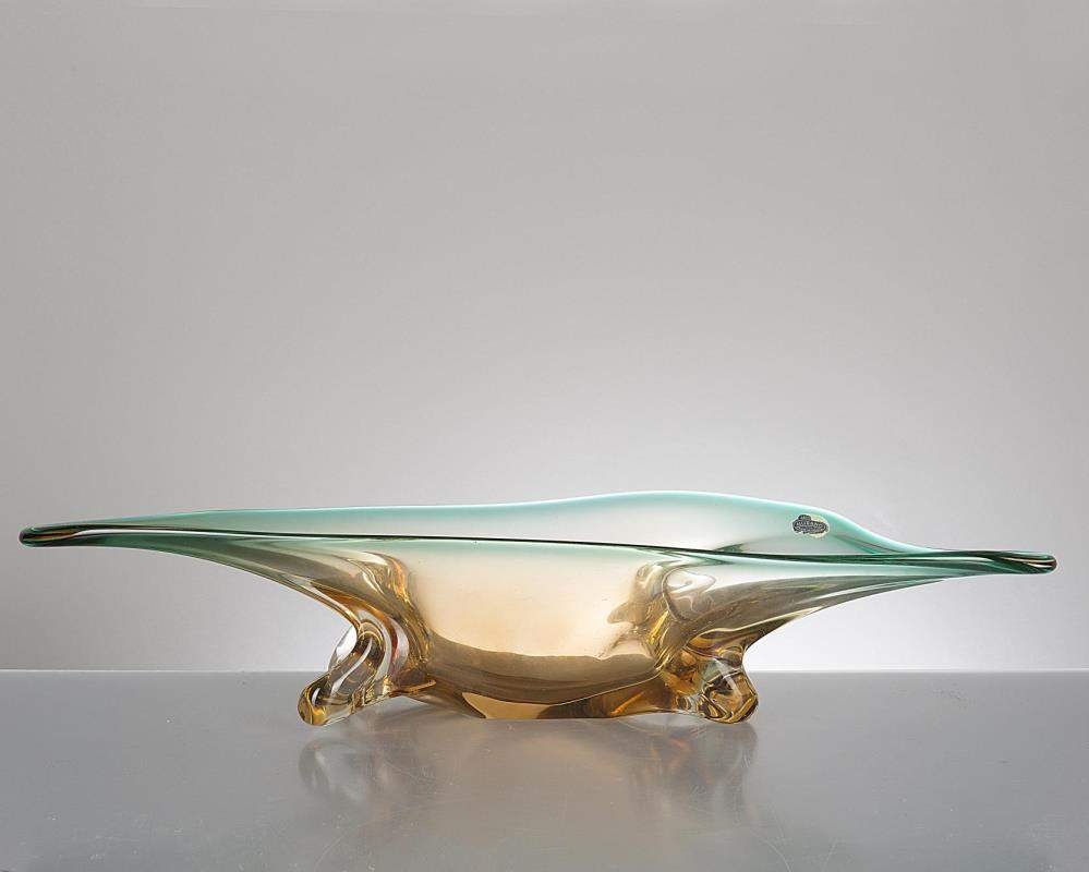 coupe de milieu et cendrier en verre de Murano tricolore : vert/bleuté, orange et incolore.

H.