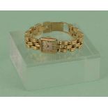 montre bracelet de dame en or jaune .750 Oméga avec cadran carré et bracelet à maillons demi-ronds
,
