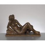 bronze jaune à la cire perdue par Walter Rupp (1902-1955, CH) "Femme couchée" par les ateliers de