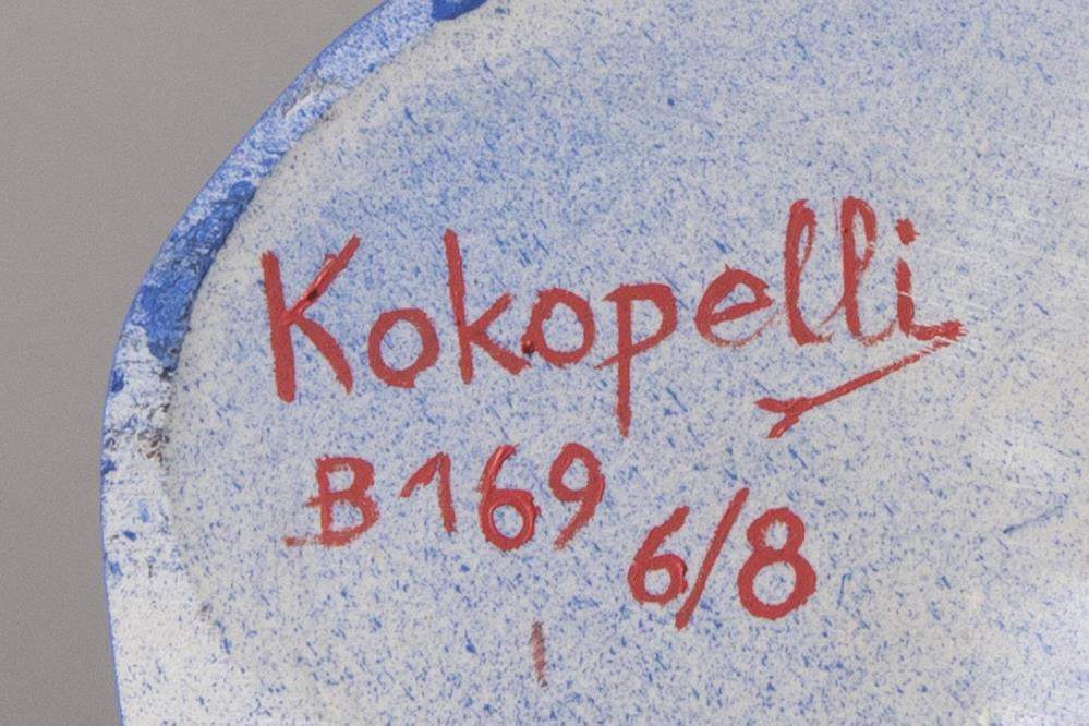 sculpture en résine de KOKOPELLI (1954) "Basset bleu"
 6/8 signé sous la base Bo169
H. 22.5 cm - Image 4 of 4