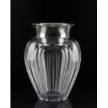 vase globulaire en cristal à panse cannelée et col et lèvre en argent .925

H. 25 cm & D. 20 cm