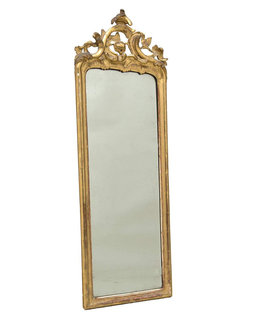 miroir ancien de style baroque à grand fronton ajouré et encadrement en bois doré, miroir légèrement