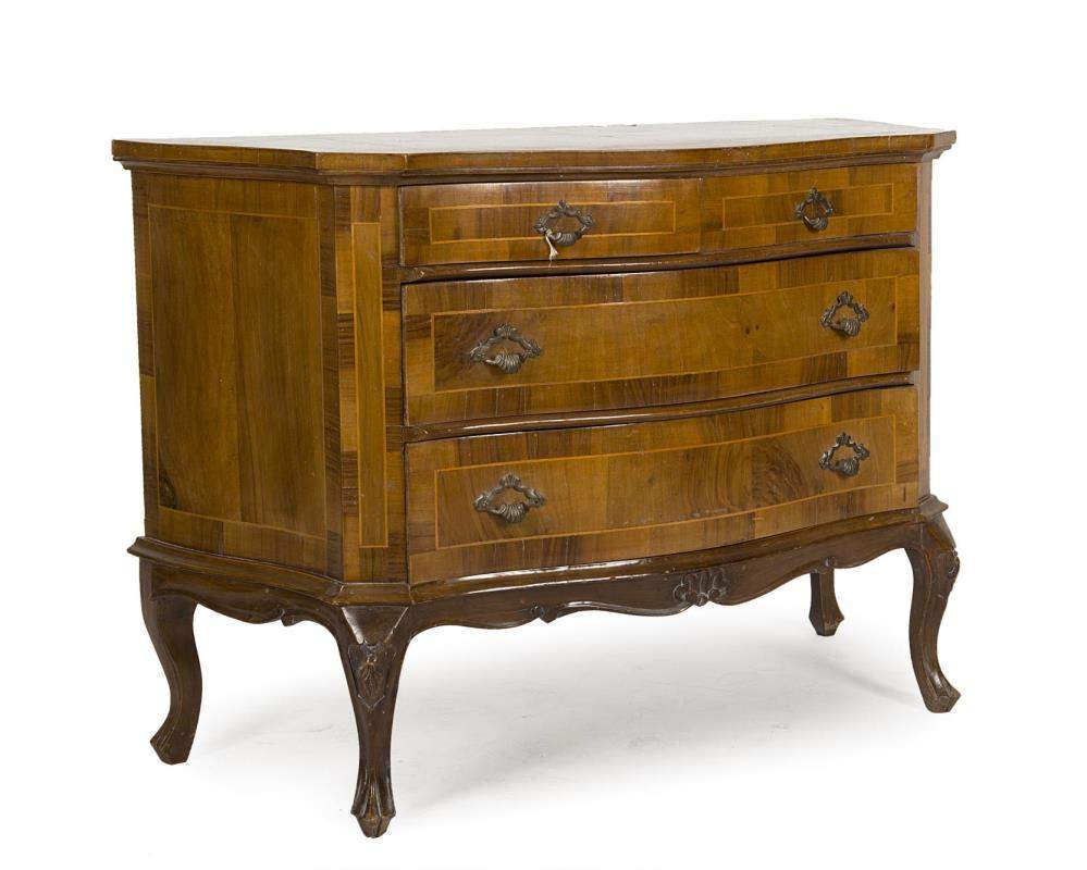 commode de style baroque italien, à 4 tiroirs, 4 pieds cambrés
.
H. 71x105x44.5 cm - Image 2 of 2