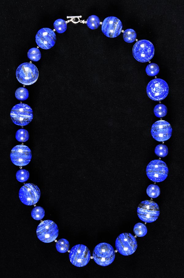 * Lapis Lazuli. A fine stone necklace, comprising twenty-nine graduated beads each of good colour