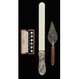 * Silver & Gold. A silver trowel, by Leslie Gordon Dubin London 1953, with fruitwood handle, 22.6cm