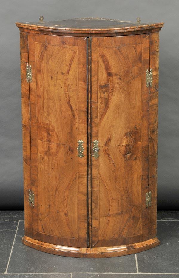 * Cabinet. A good George III mahogany bow-front corner cabinet, the quarter-veneered door with
