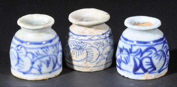 *Chinese Porcelain. A pair of Chinese porcelain ink pots, probably Qianlong period, 18th century,