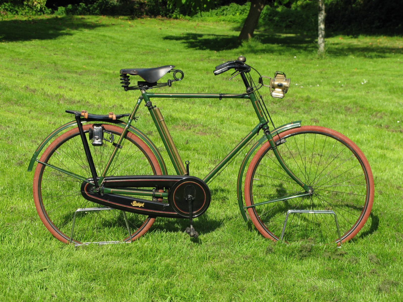 *A 1921 Raleigh 'Special' Model B Roadster. With a 24-inch frame numbered 633919, a nicely - Image 5 of 5