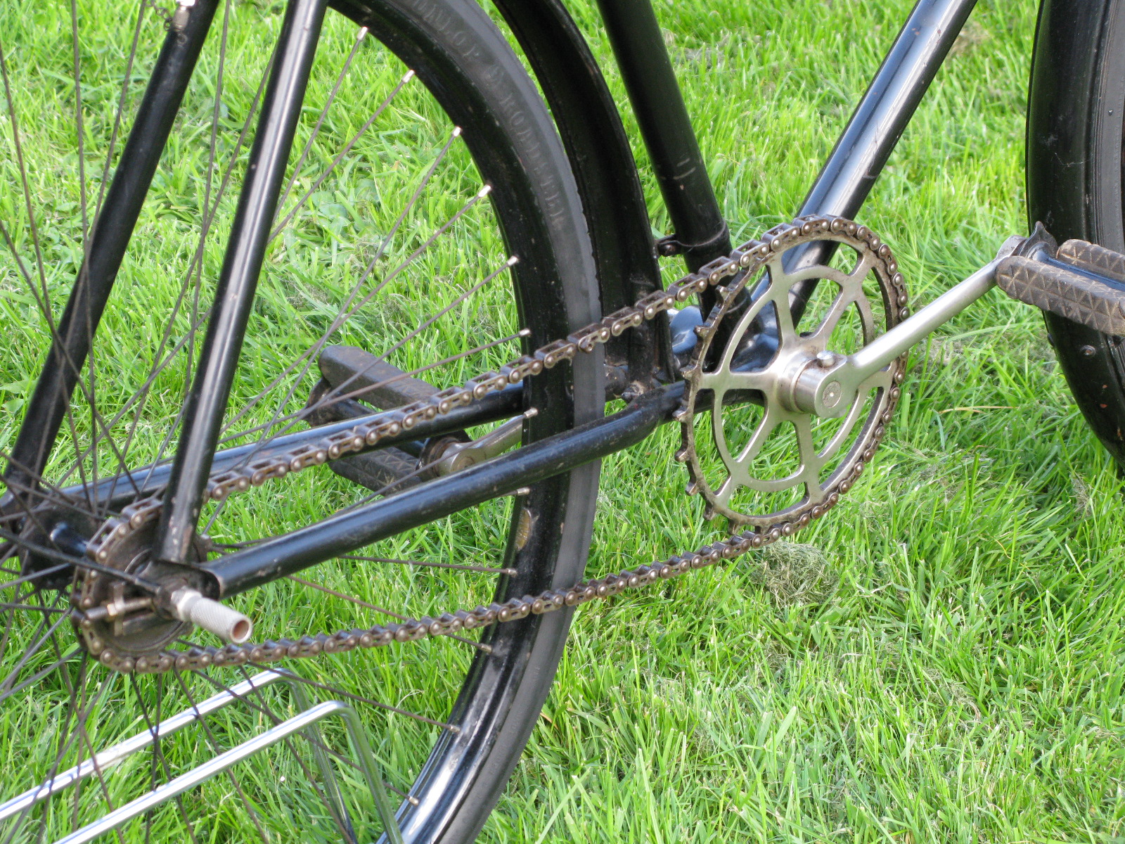 *1900 Raglan No 17 Roadster. A gentleman's bicycle with a 23 1/2-inch black-enamelled frame with a - Image 4 of 4