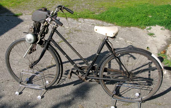 *A 1952 49cc Cairns 'MOCYC' Auxiliary Engine and Sunbeam Bicycle. Driving on the front wheel, this