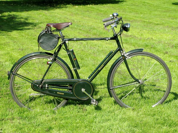 *A 1950 Raleigh 'Superbe' Roadster. Retaining its original dark green enamel, with correct labelling