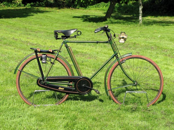 *A 1921 Raleigh 'Special' Model B Roadster. With a 24-inch frame numbered 633919, a nicely