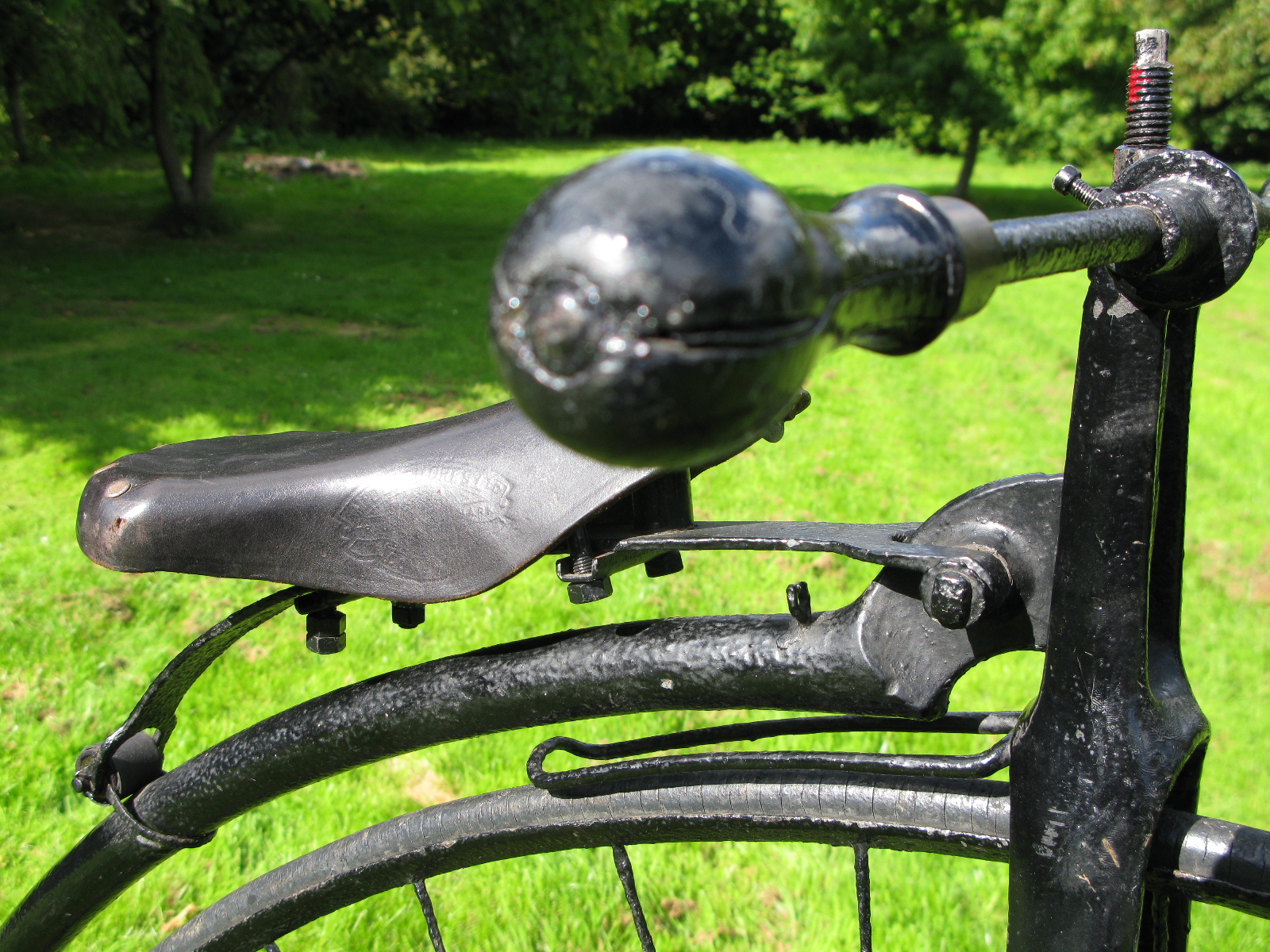 *A circa 1877 Starley Bros., 48-inch Tangent-spoked Ordinary. A rare and historic bicycle - Image 4 of 5