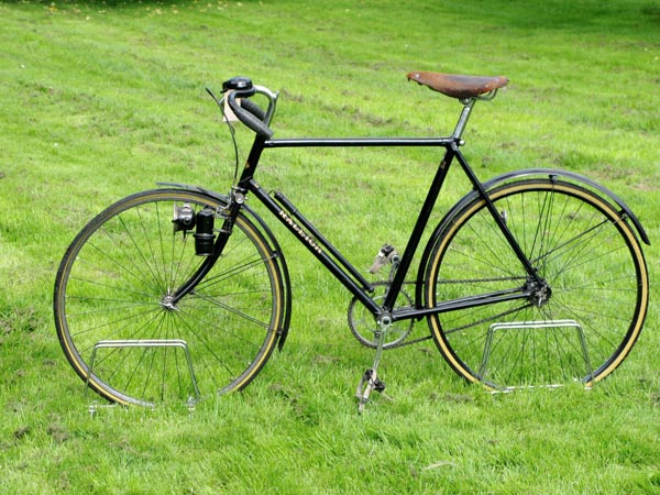 *A circa 1931 Raleigh Record. A forerunner of the Record Ace, a lower frame model with a number of