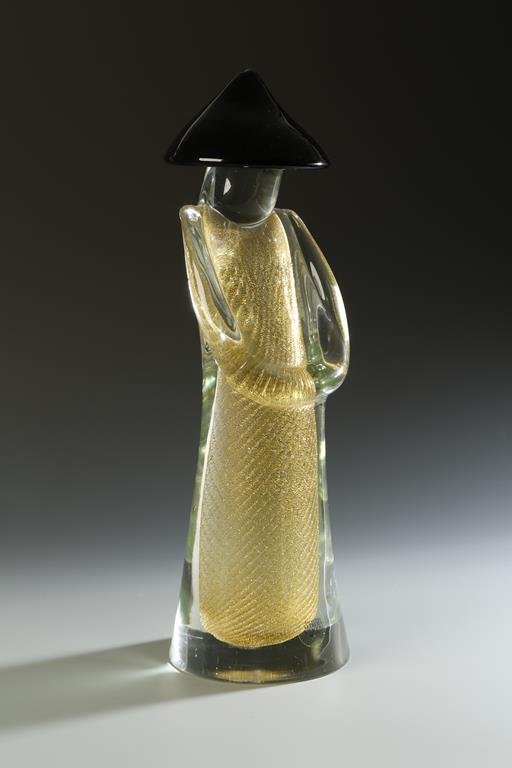 GIULIANO TOSI: A GLASS SCULPTURE OF A CHINESE MAN with engraved signature and label 'Vetreria