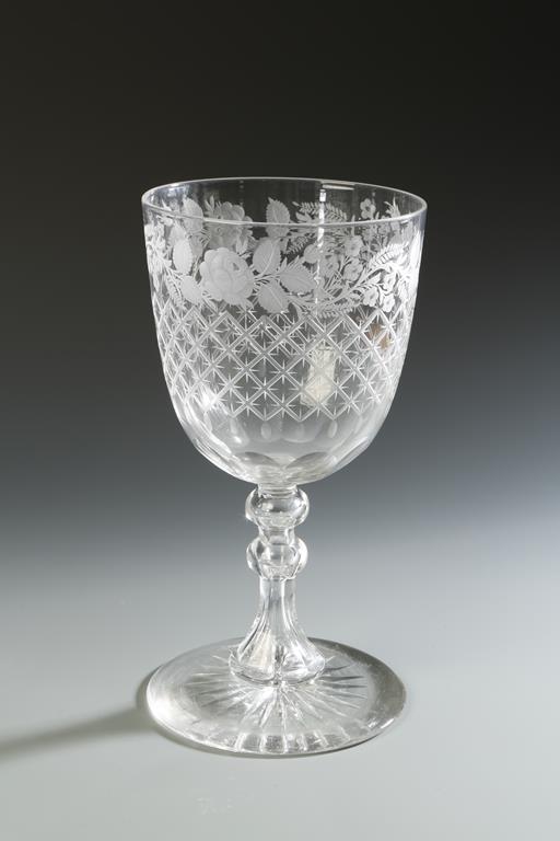 A LARGE VICTORIAN GLASS VASE, with engraved and cut decoration, 9.5" high