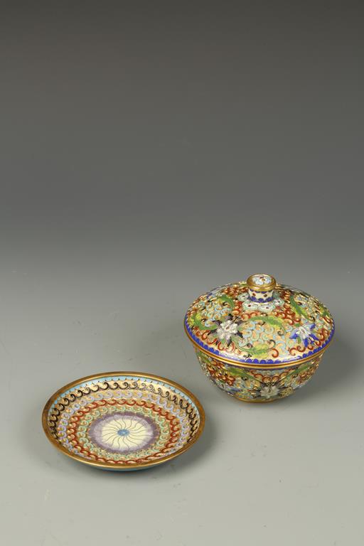 A CHINESE PLIQUE-A-JOUR BOWL AND SAUCER decorated with flowerheads and tendrils, late Qing/Republic,