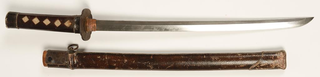 A SECOND WORLD WAR ISSUE JAPANESE KATANA, with leather scabbard and leather and shagreen grip, 31"