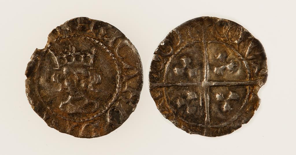 RICHARD III, 1483-85. HALFPENNY, LONDON. Crowned facing bust, 'RICARD DI GRA (REX)' on obverse, long