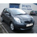 A 2008 Toyota Yaris TR 5 Door Hatchback in grey, registration HJ58 XNC, first registered 11.09.2008.