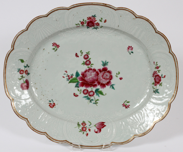 LOWESTOFT PORCELAIN PLATTER, 18TH CENTURY, W  13'' L 16'': Ovoid form with a lightly  scalloped - Image 2 of 3