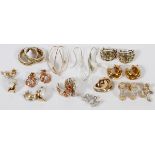 10KT WHITE AND YELLOW GOLD EARRINGS, 13 PAIRS:  various styles of post earrings in white and