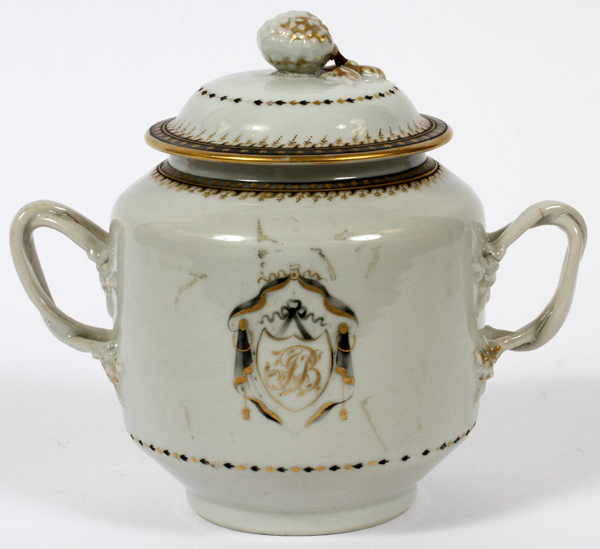 CHINESE EXPORT PORCELAIN ARMORIAL SUGAR BOWL,  18TH C., H 6'' L 6 1/4'': Footed form sugar  bowl - Image 2 of 4