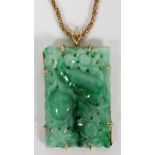 14KT GOLD & CARVED JADE PENDANT NECKLACE, L 17  1/2": A 14kt yellow gold lady's chain necklace,