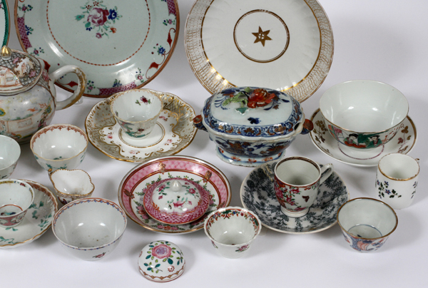 LOWESTOFT, CHINESE & OTHER PORCELAIN TABLEWARE,  ANTIQUE, 33 PCS: Including two Lowestoft - Image 3 of 5