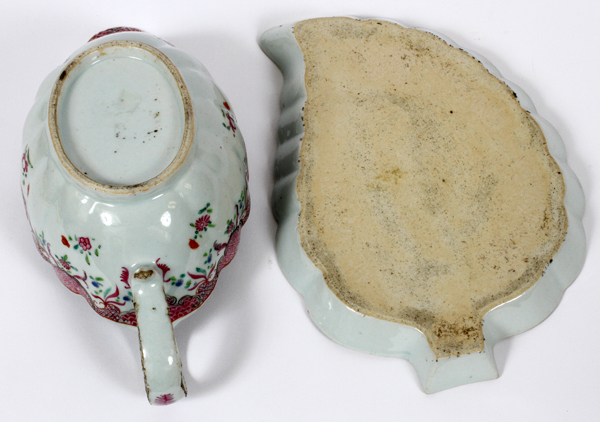 LOWESTOFT PORCELAIN GRAVY BOAT & LEAF TRAY, 18TH  C., 2 PCS, H 4" L 9 1/4": Including one gravy - Image 3 of 4