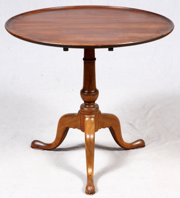 ENGLISH QUEEN ANNE STYLE MAHOGANY TILT TOP  TABLE, 19TH C., H 28'' DIA 27'': Having a  tilting - Image 2 of 3